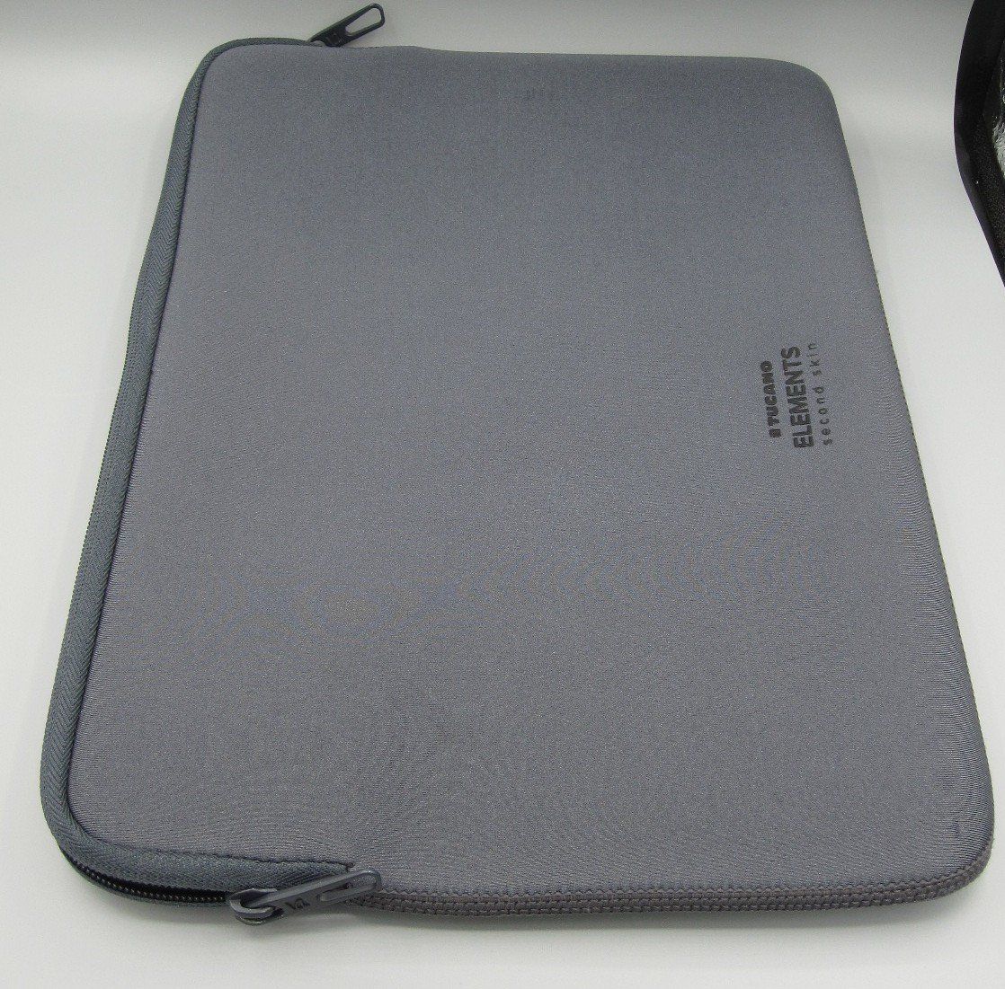 Tucano Borse: TUCANO Elements Second Skin, housse laptop 16'' pouces – Usato da Nyon venduto da WHTF 1