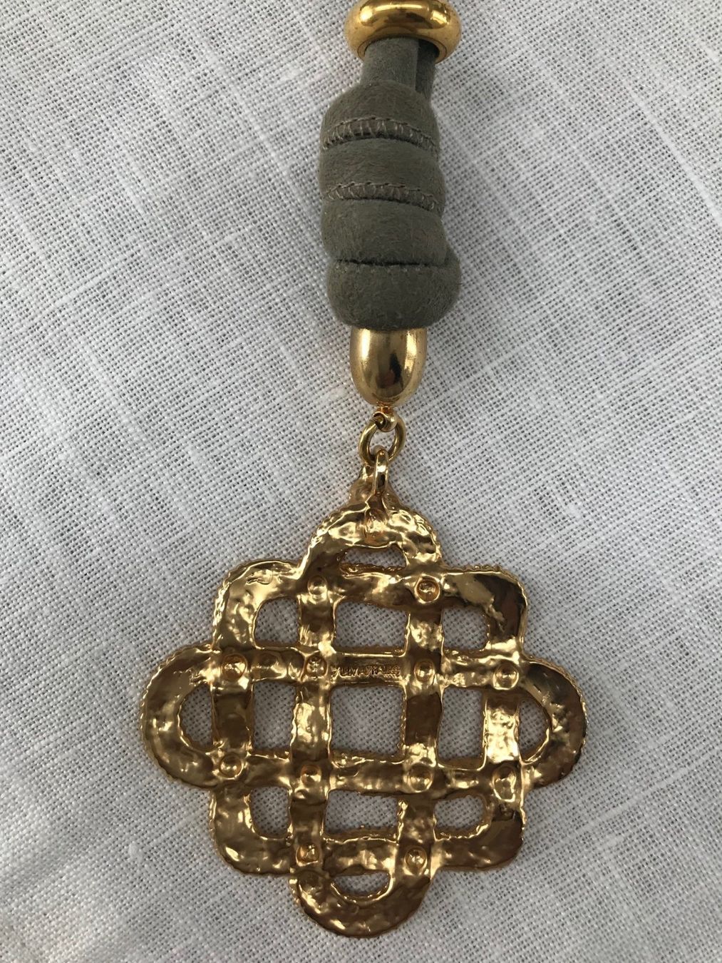 Ketten: Kette aus Velourleder mit Anhänger – Gebraucht aus Kilchberg von boudoir076 4