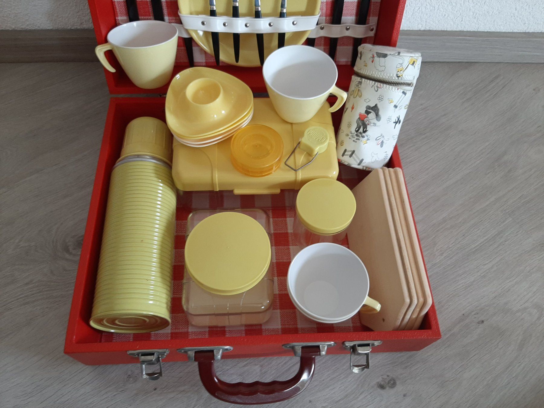 Valigie: 50er 60er J. Mid Century Picknickkoffer Oldtimer Camping – Usato da Erschwil venduto da Karabella 5