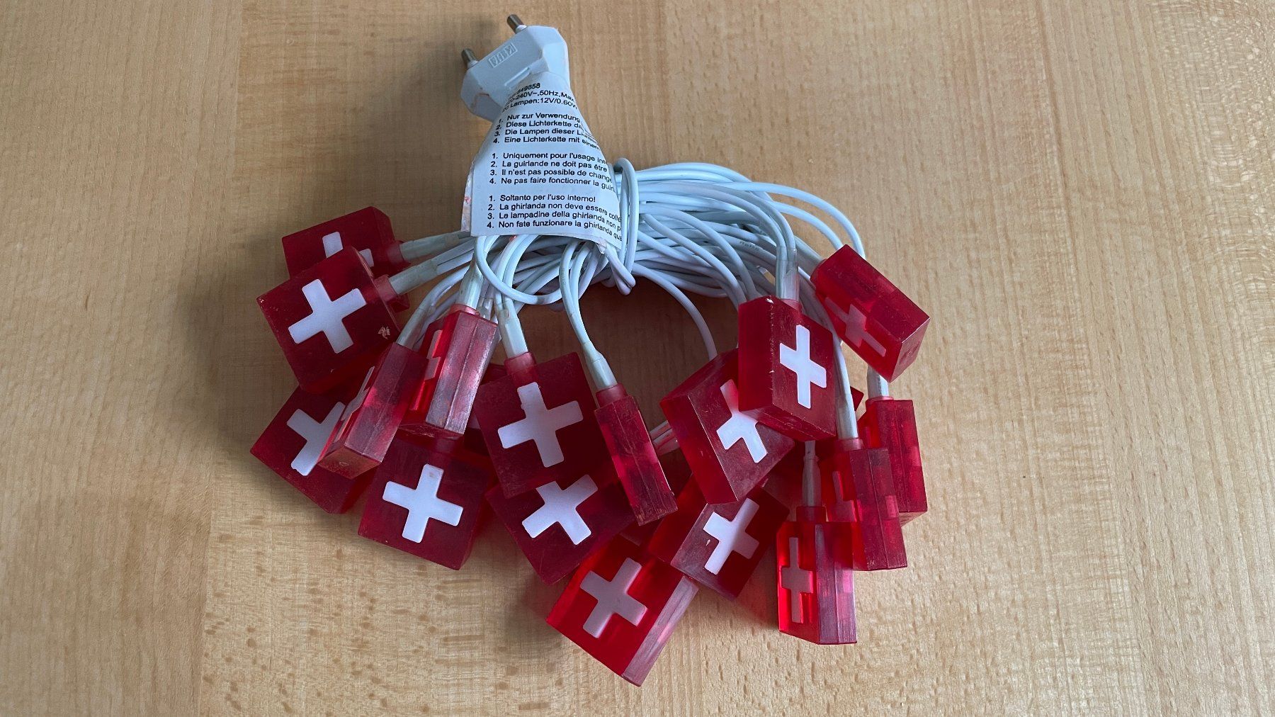 Ghirlande e barre luminose: Schweizerkreuz Lichterkette Party Light 1,4m – Nuovo (secondo la descrizione) da Glattfelden venduto da cybermaxx