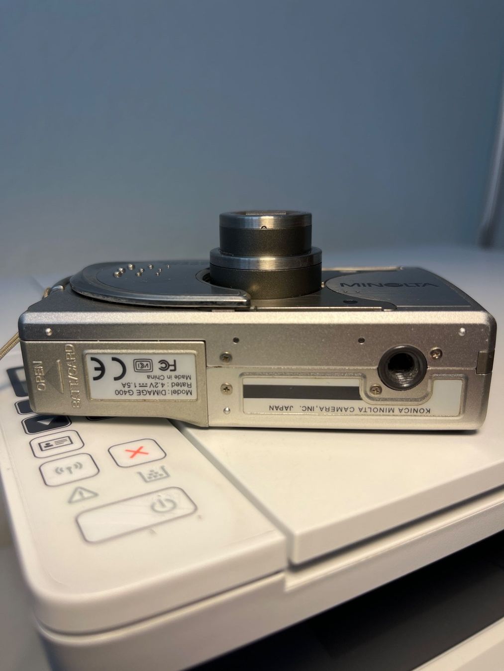 Minolta Fotocamera: Digitalkamera Minolta DiMAGE G400 Silber gebraucht – Usato da Spiegel b. Bern venduto da rosalexis 3