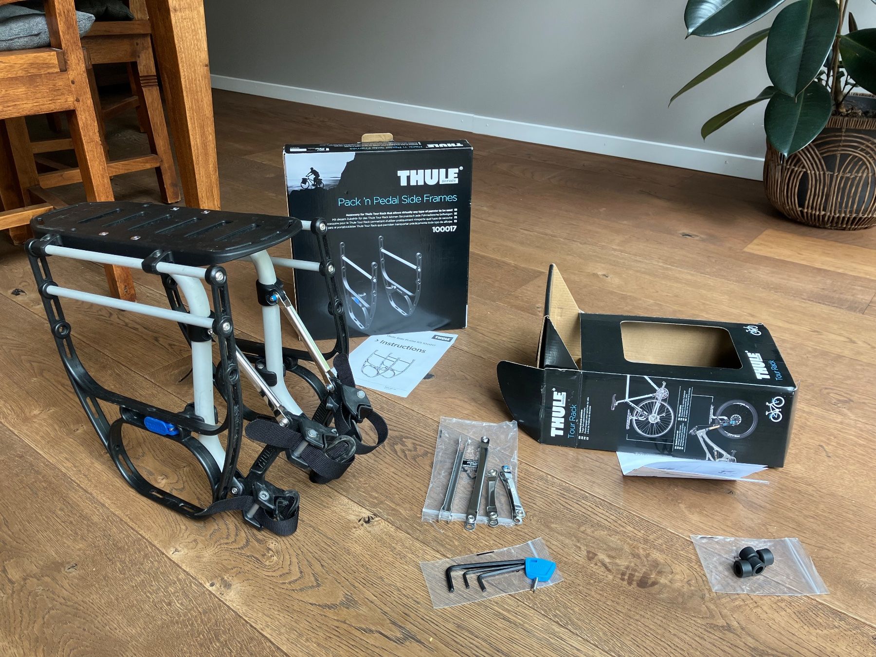 Thule Ersatzteile: Thule Gepäckträger Tour Rack mit Pack n' Pedal Side Frames – Gebraucht aus Olten von  1
