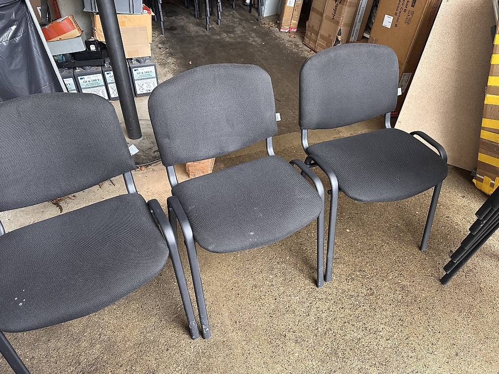 Sedie: %58 Stk schwarze Stapelstühle – Usato da Necker venduto da liq24 2