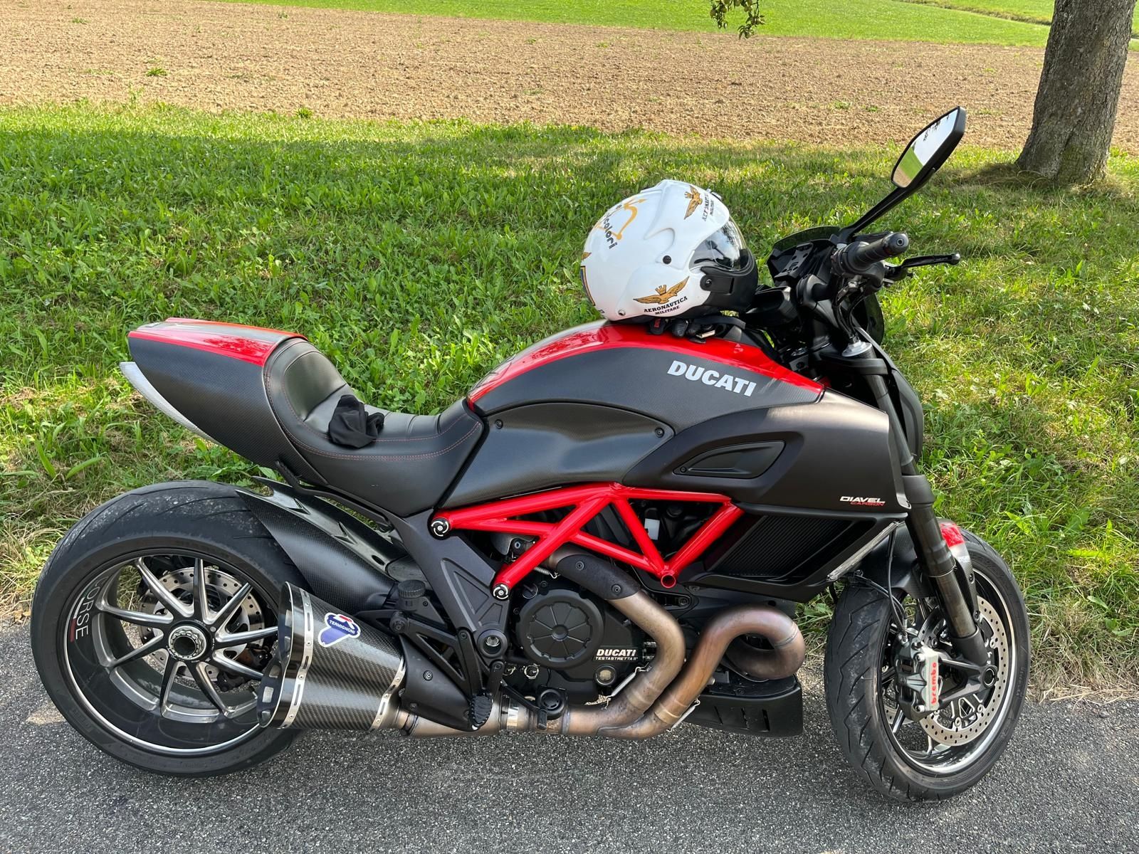Ducati Sonstige: Ducati Diavel Carbon – Gebraucht aus Fruthwilen von Mostro-Medusa