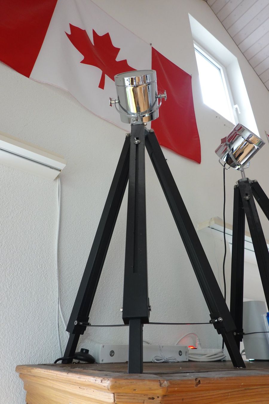 Lampade: Tripod Stehstrahler chrome Hollywood – Usato da Bäretswil venduto da NightFreakZ