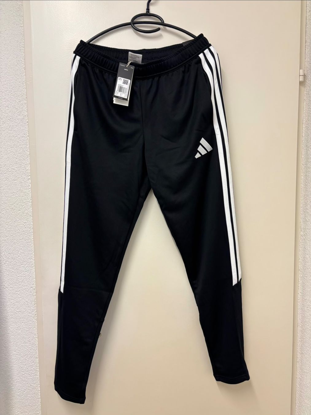 Adidas Hosen: Adidas Fussball Trainingshose – Neu und originalverpackt aus Zürich von mc_mike77