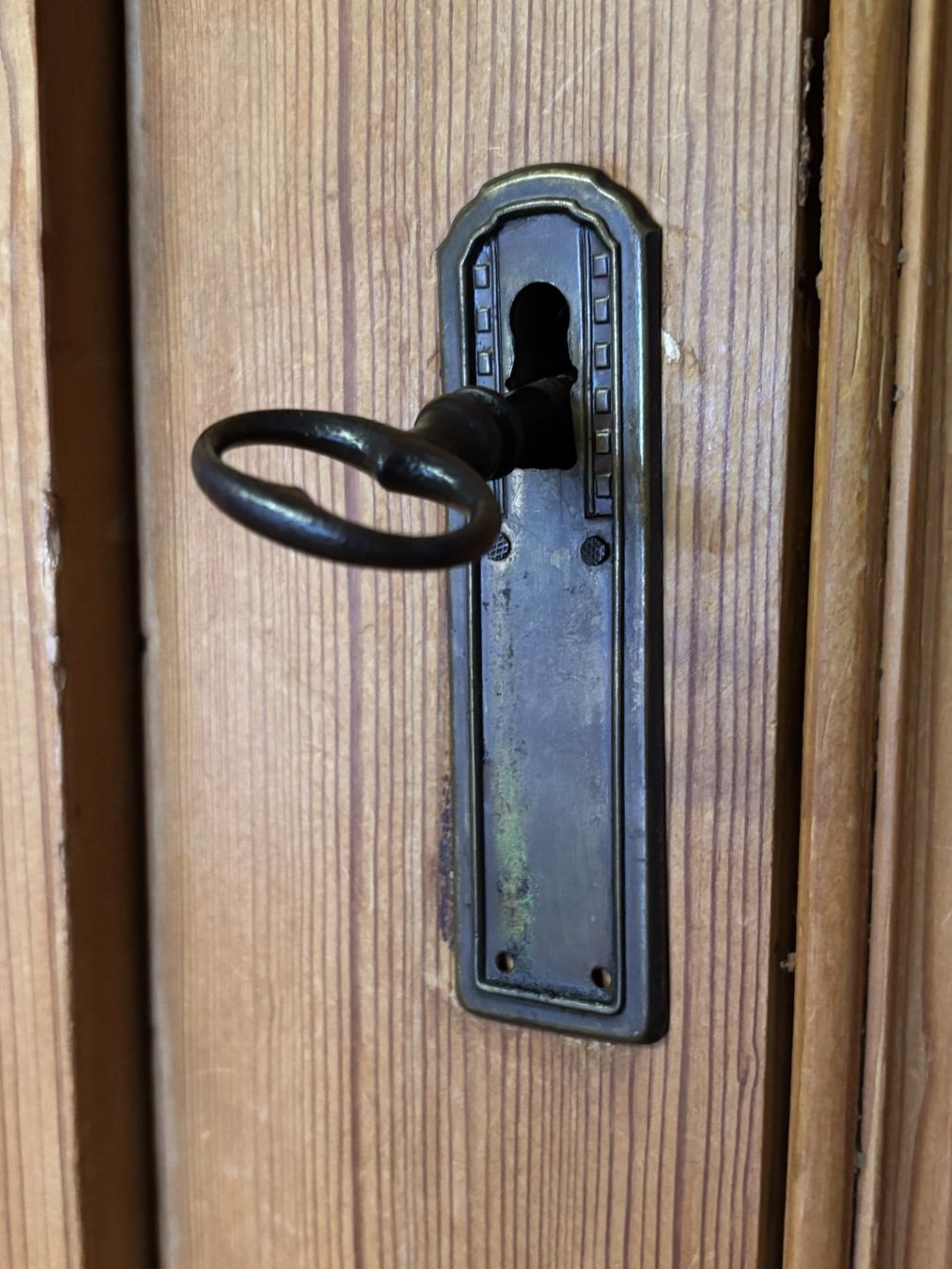 Schränke: Bauernschrank – Gebraucht aus Hünibach von Produktform 3