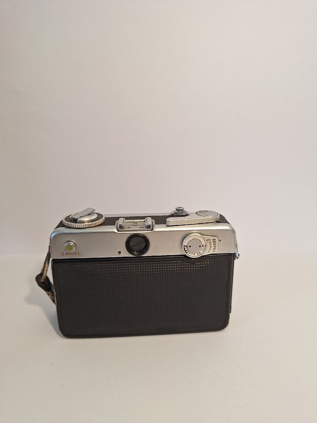 Fujica Fotocamera: Fujica 35mm Half‑Frame Camera 2.8cm f/2.8  – Usato da Pfäffikon SZ venduto da TobyPeterson 2