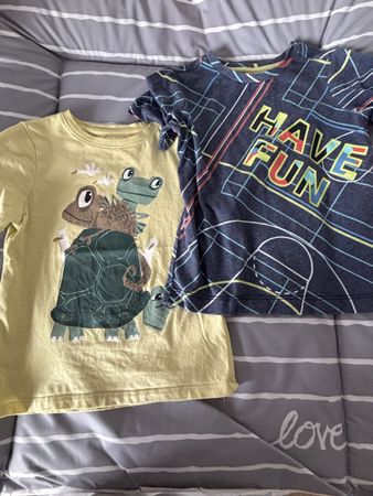 2 Tshirts in Grösse 92/98