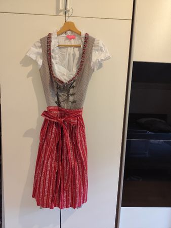 Almsach Dirndl 34 und Krüger Bluse 34