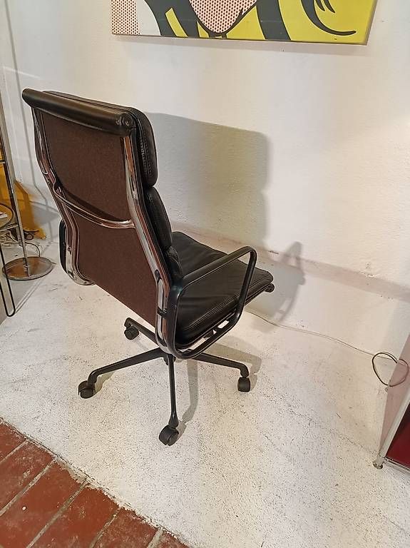 Vitra Chaises: Vitra Eames Aluchair softpad leder schwarz – D'occasion à Zürich par style-and-design.zh 4
