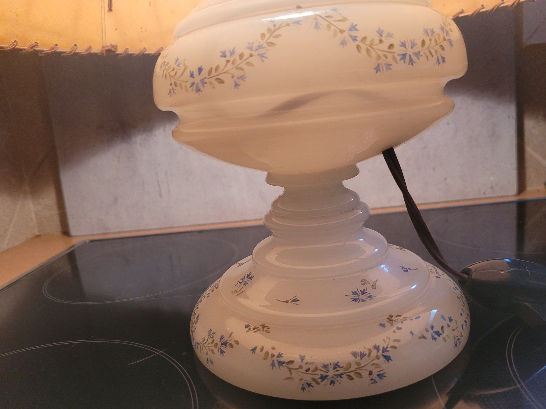 Lampade: Lampe ancienne pied en verre opalin – Usato da Bevaix venduto da pac_7gyt 3