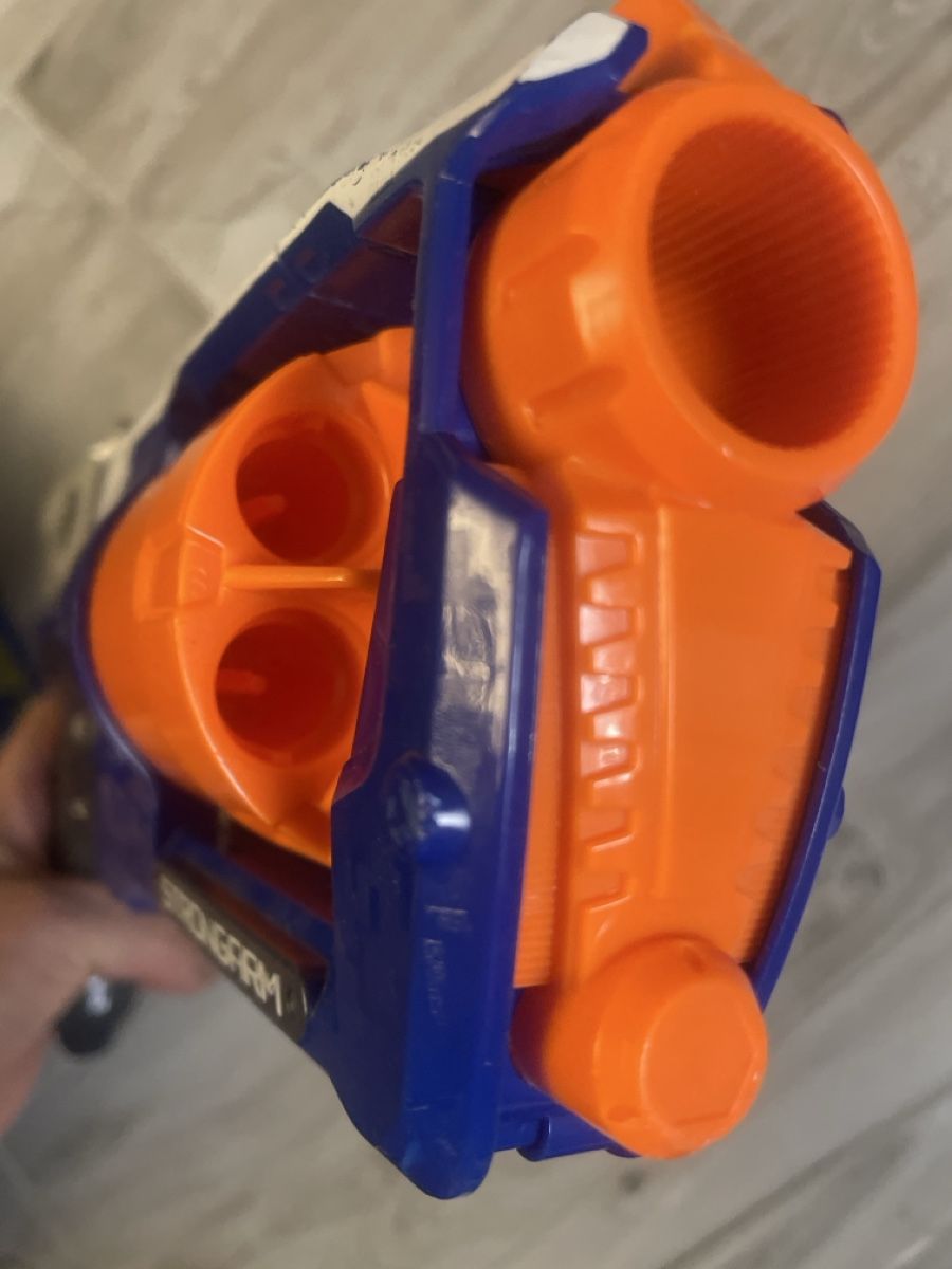 Nerf Spielzeuge: Nerf Strongarm Blaster+kleine Nerf , Top Zustand – Gebraucht aus Obergerlafingen von cabo4 1