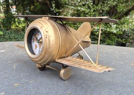 Flieger Flugzeut Doppeldecker aus Metall als Uhr coole Deko