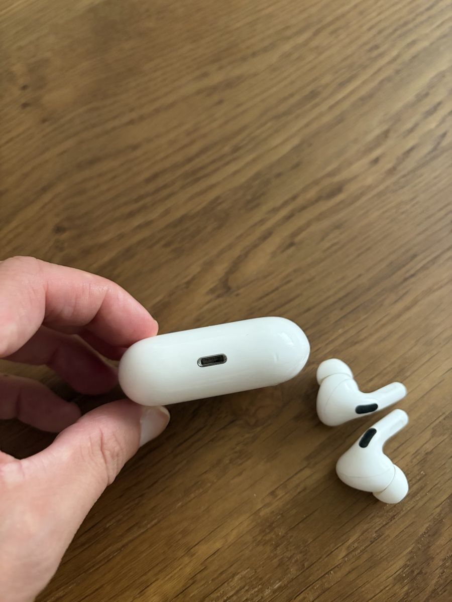 Apple Cuffie: Apple AirPods Pro mit Ladecase 1. gen – Usato da Thalwil venduto da Counterdude 2