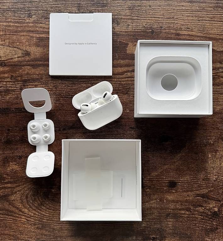 Cuffie: Apple AirPods Pro mit Wireless Charging Case – Usato da Rheinfelden venduto da Cimbom1919
