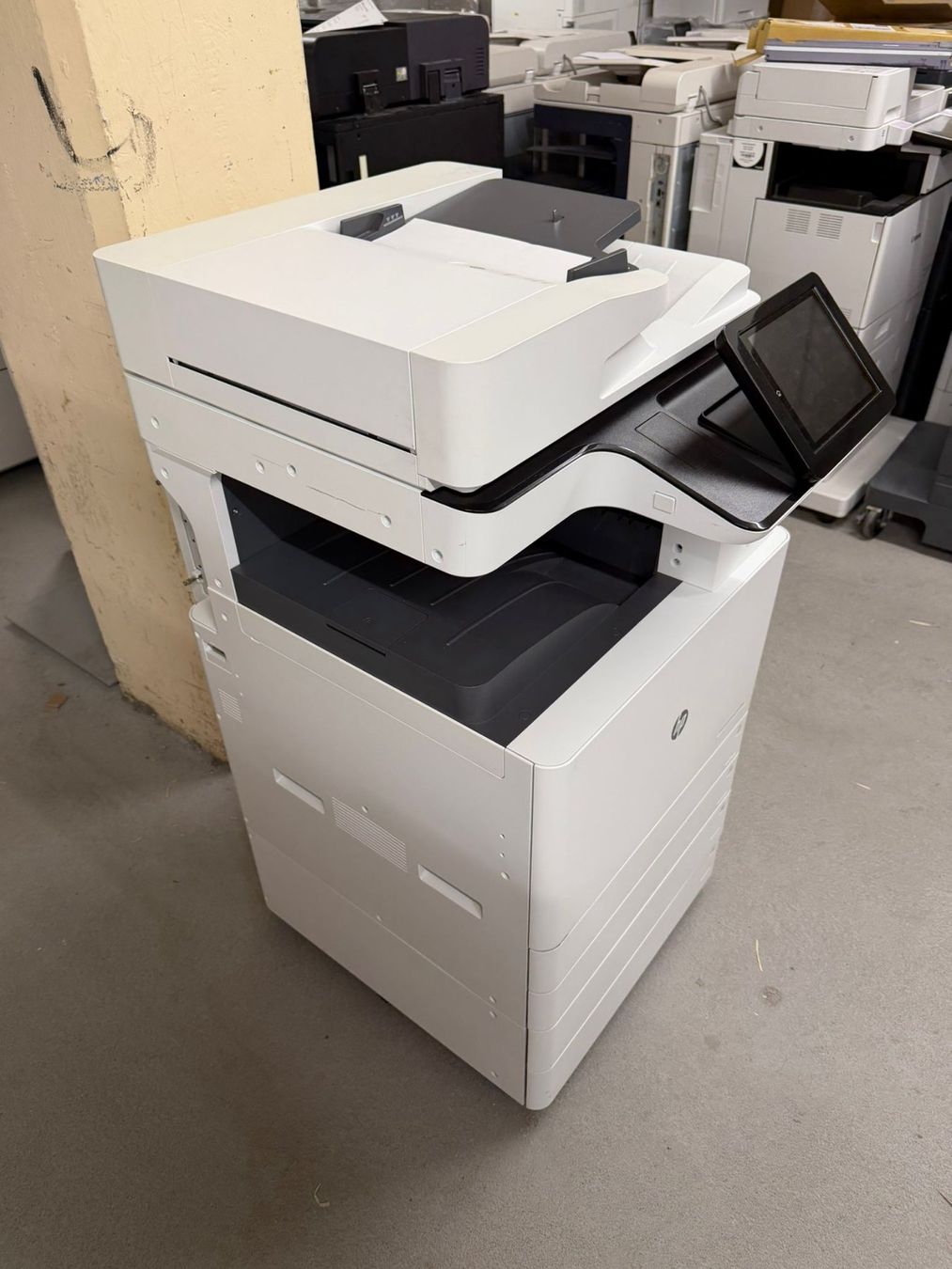 Hewlett Packard Stampanti: HP Color LaserJet MFP E77830 –A3, Farb Multifunktionsdrucker – Usato da Dottikon venduto da refurbished-IT 1