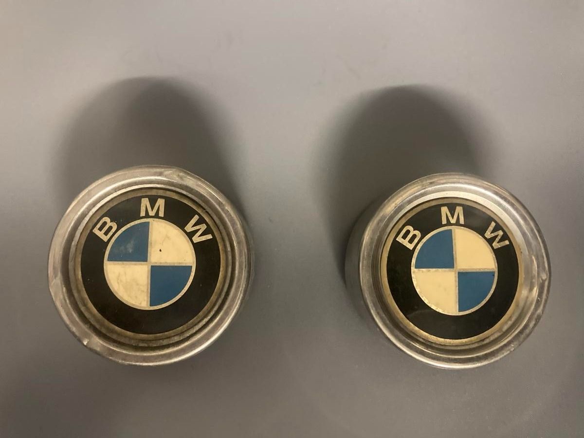 BMW Tutti pezzi di ricambio auto: BMW Radkappen zu 320 – Usato da Bern venduto da Spomme 2