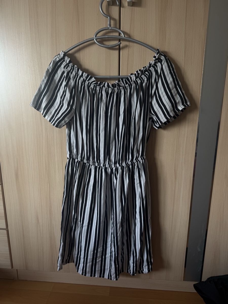 Robes: Robe rayée épaules dénudées taille S bon état – D'occasion à Biel/Bienne par ant_h25x