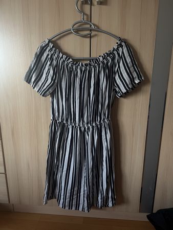 Robe rayée épaules dénudées taille S bon état