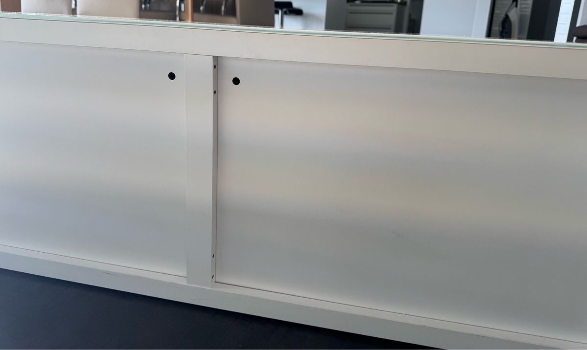 Ikea Mobili TV: Sideboard weiss matt mit Glasoberfläche – Usato da Niederoenz venduto da tronchetta 4