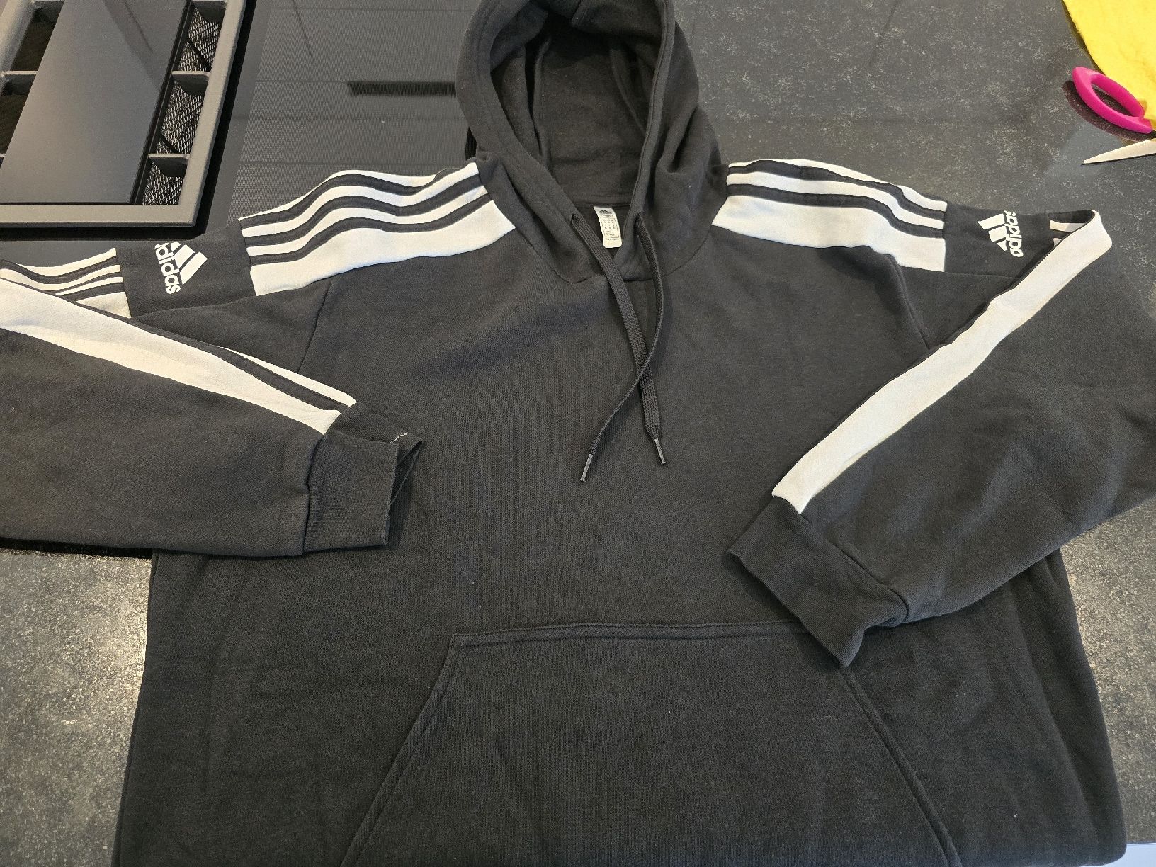 Adidas Pullover & Sweatshirts: Adidas Pullover schwarz Grösse XL neuwertig – Neu (gemäss Beschreibung) aus Derendingen von Mil_l98S 1