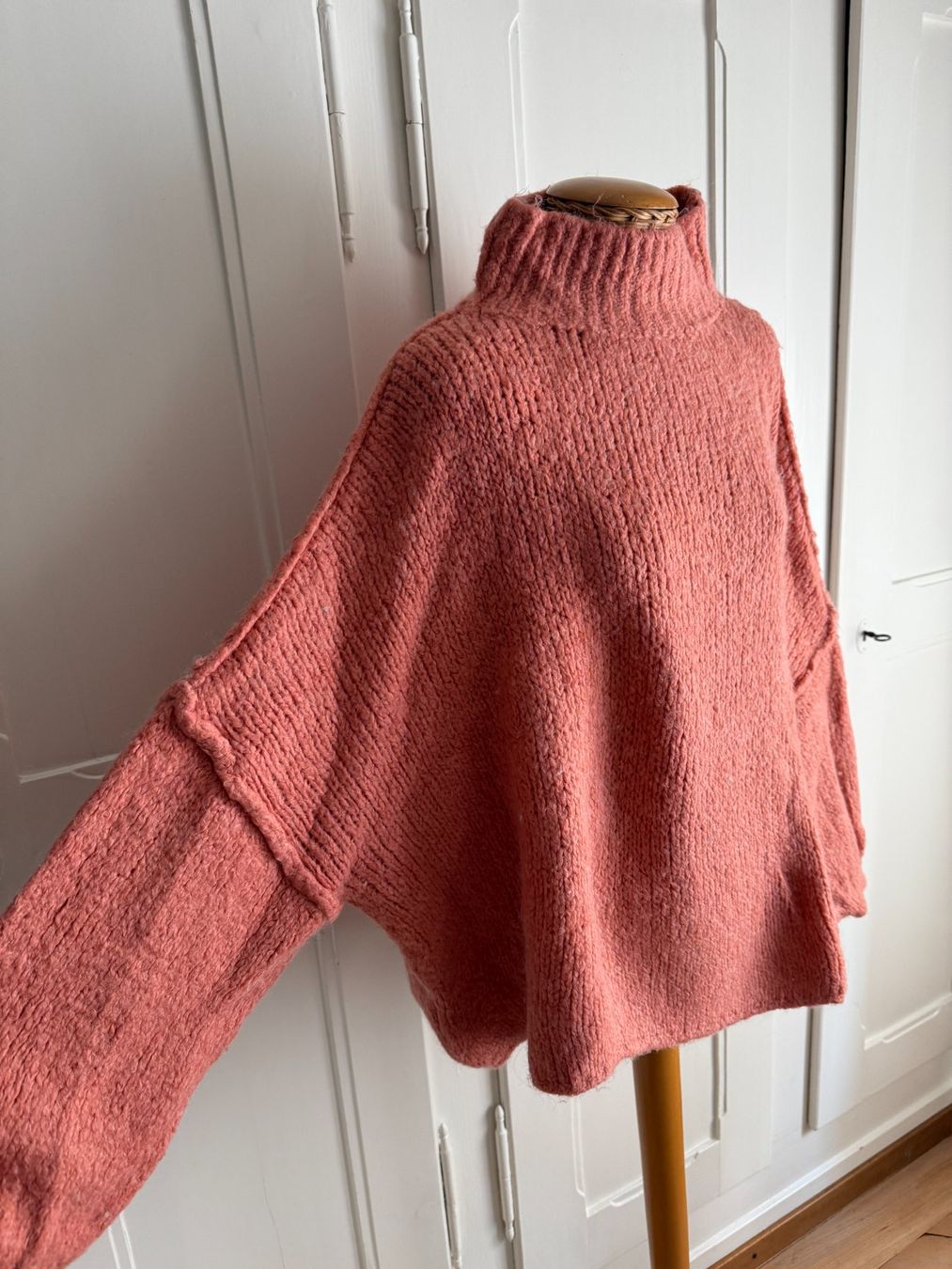 Pulls & Sweat-shirts: Strickpullover koralle oversized – D'occasion à Zürich par Diazaio 1