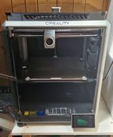 3D Drucker Creality K1 Max mit Hotend und Druckbett.