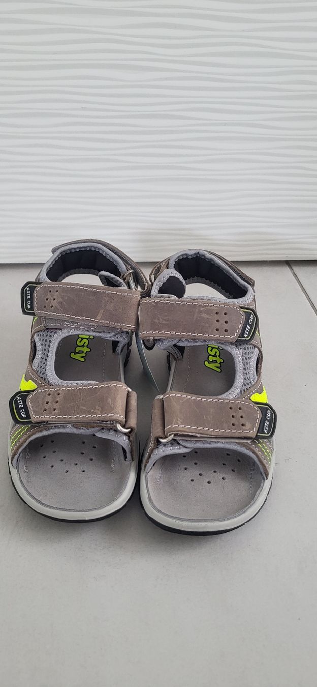 Schuhe für Jungen: Neue Sandalen Gr.31 – Neu und originalverpackt aus Thierachern von Anastasia123