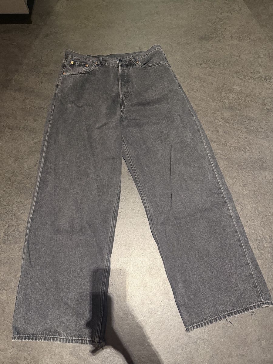 Jeans: black weekday astro jeans – Gebraucht aus Hünenberg See von broglisvintage