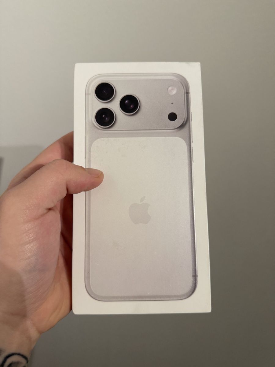 Apple Telefoni cellulari / Smartphones: 17 Pro Max vom Swisscom Neue-sim lock frei !  – Nuovo e nell'imballaggio originale da Wallisellen venduto da KrisztianToth