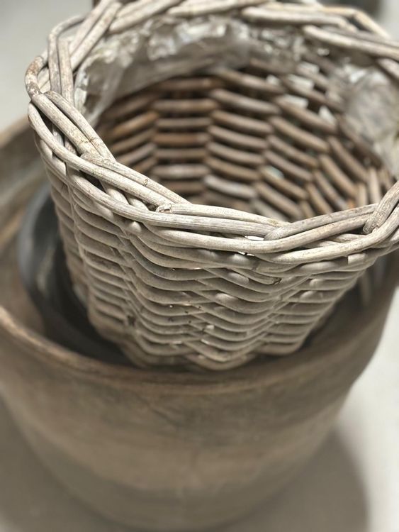 8 Blumentöpfe Übertopf Korb versch. Grössen Kaufen auf Ricardo