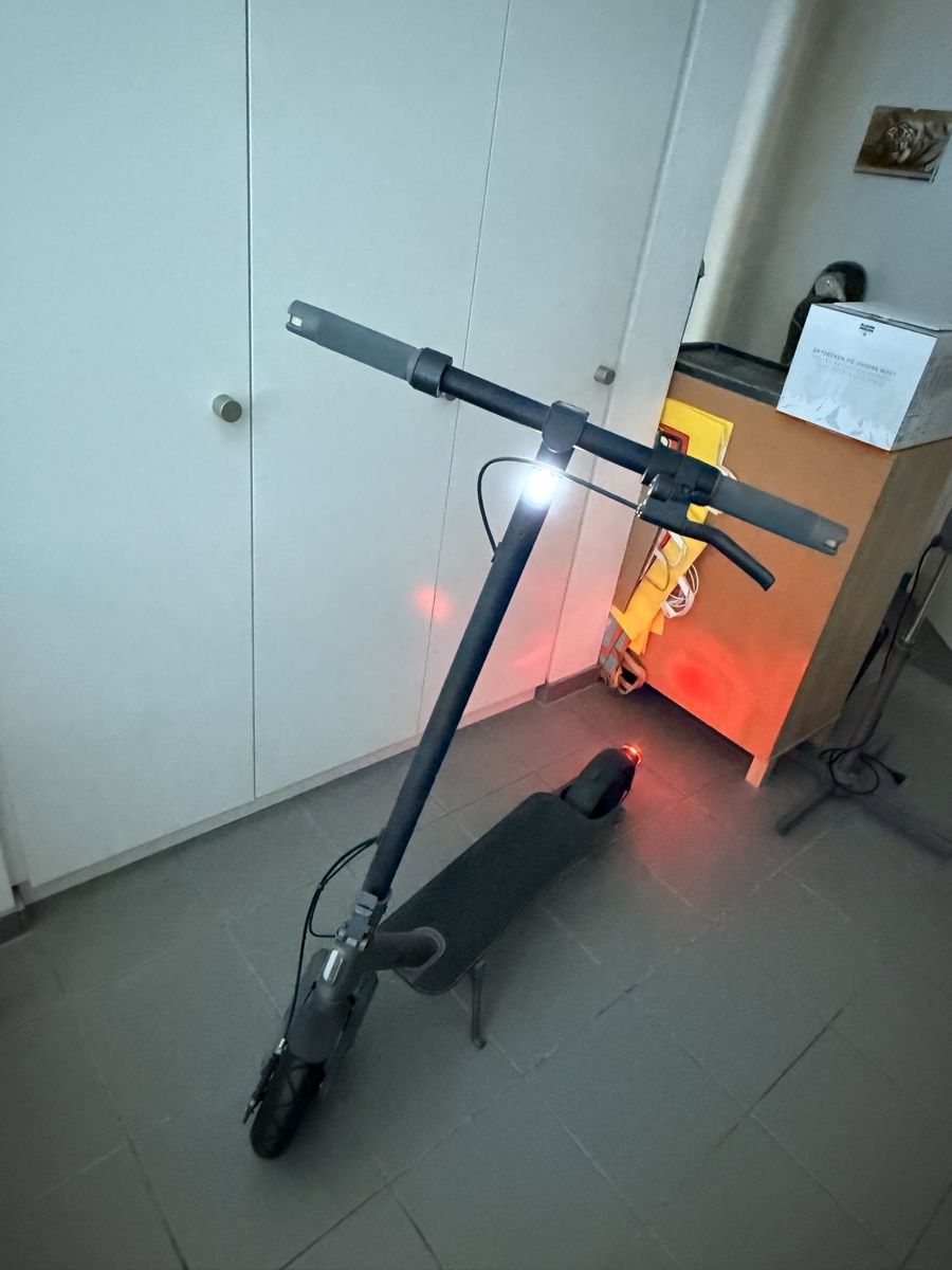 Scooter: E-Scooter XIAOMI – Usato da Zürich venduto da mic_v2gm 1