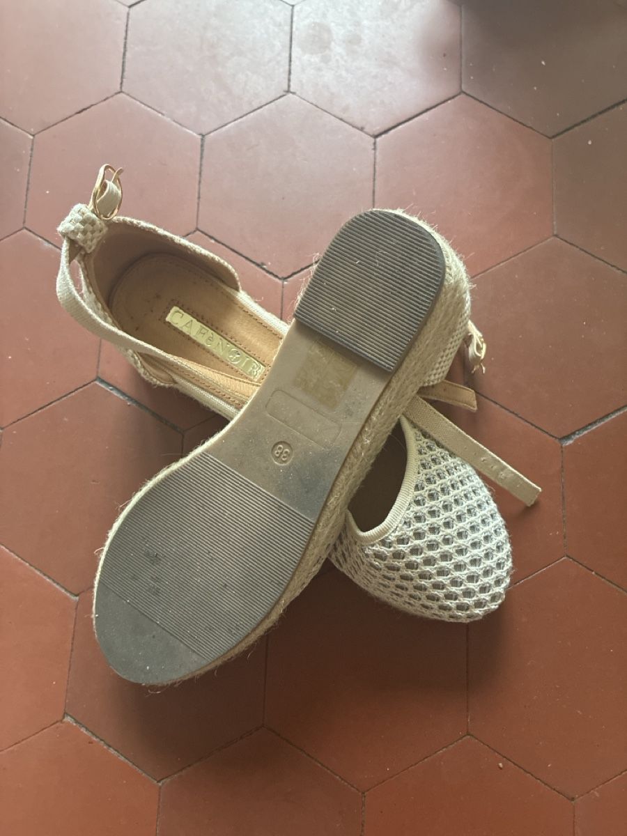 Scarpe da donna:  Café Noir Sandalen Gr 38 – Usato da Zürich venduto da Dsire 2