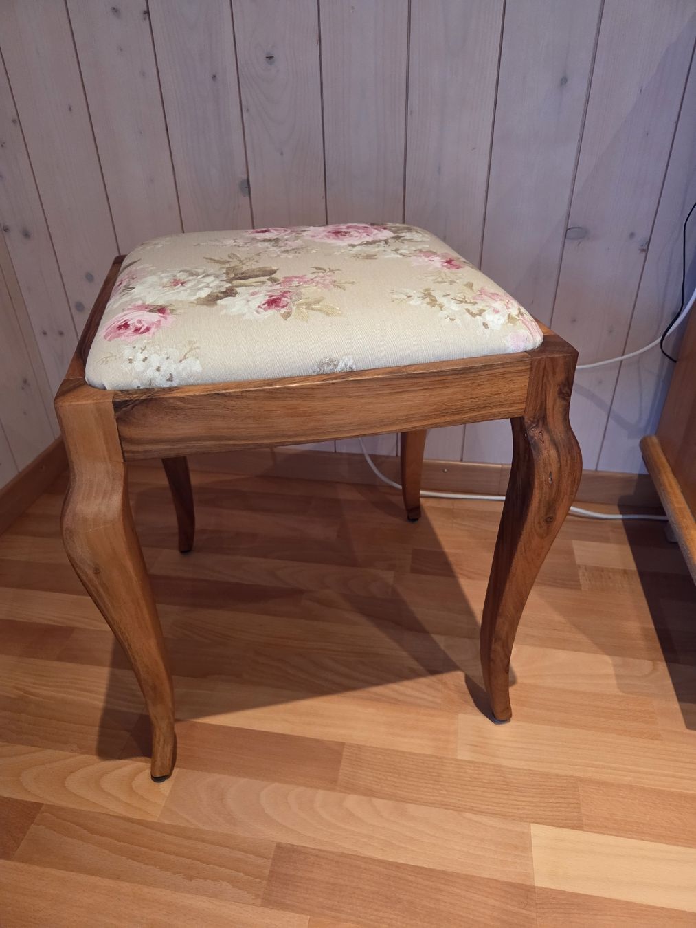 Tabourets: Hocker Nussbaum  – Neuf (Voir description) à Schüpfheim par AtelierHolz_Horn6170 3