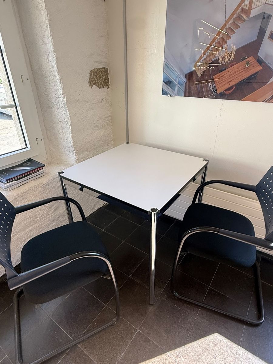 Set di tavolo e panche: USM Tisch mit 4 Vitra Stühlen – Usato da Altendorf venduto da SabrinaC93 1