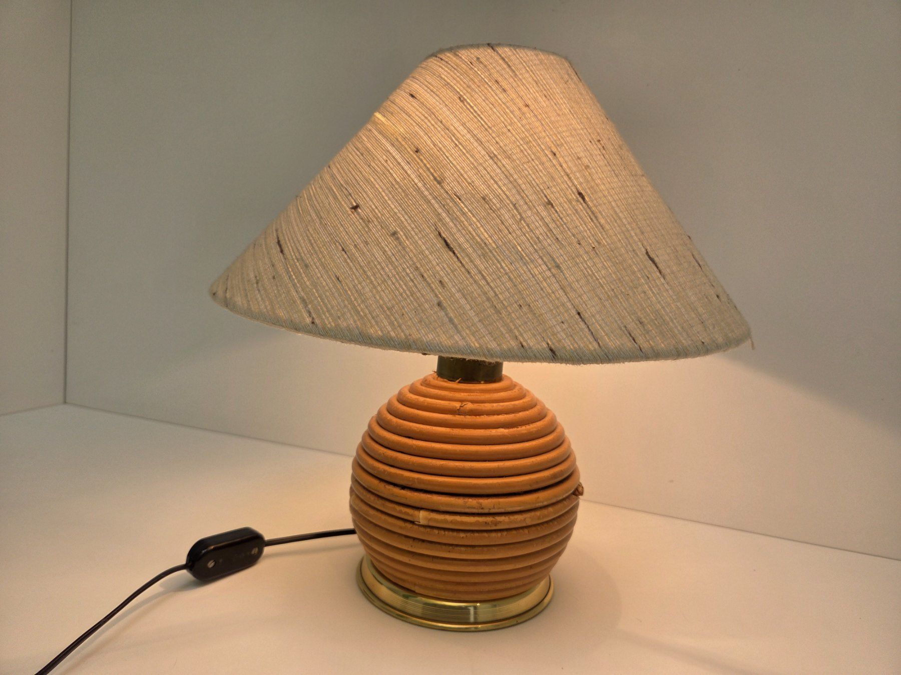 Tische: Design 1970 Rattan & Messing Tischlampe – Gebraucht aus Gersau von pd-design-and-art 2