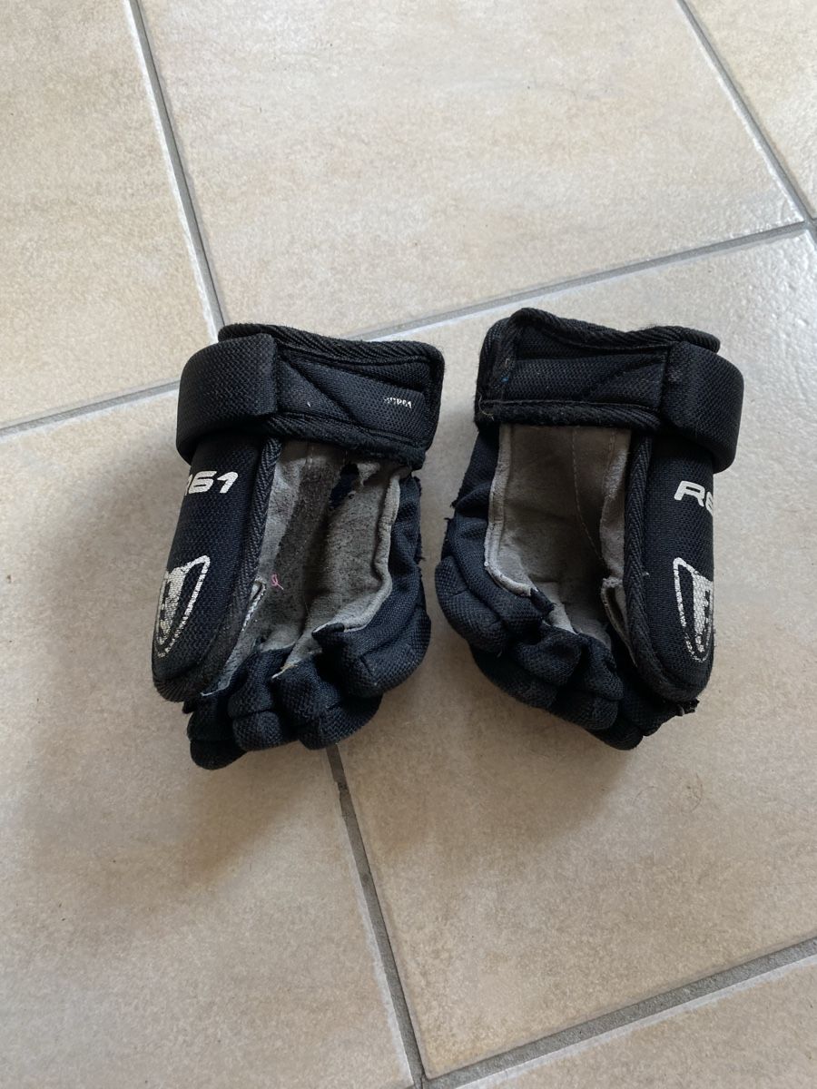 Kinderhandschuhe: Eishockey kinder Handschuhe – Gebraucht aus Studen BE von Bigiyb 1