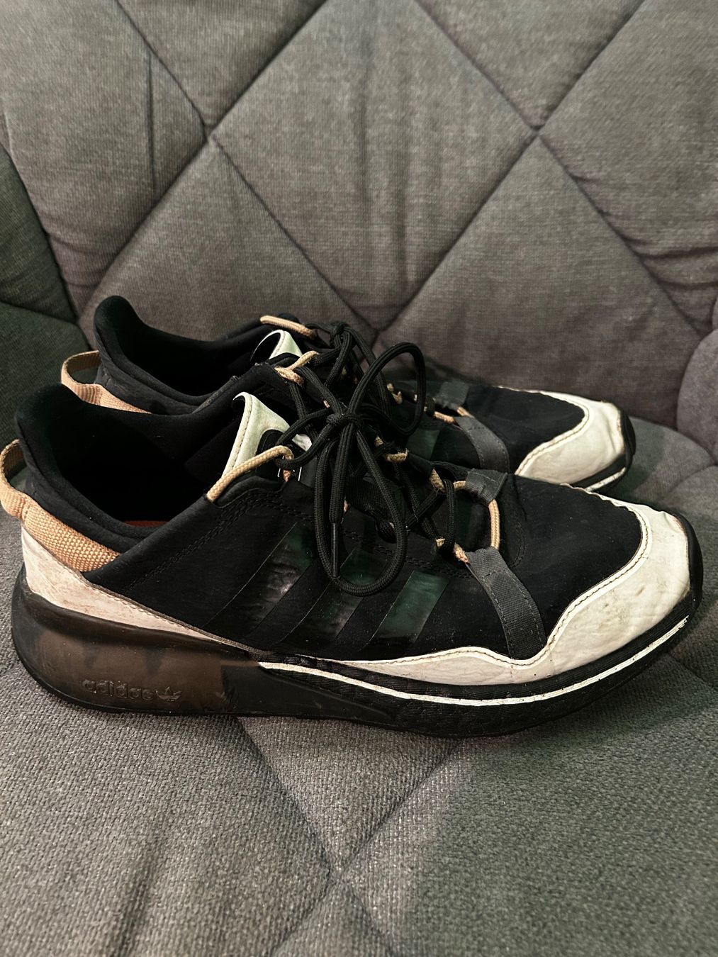 Adidas Chaussures hommes: Adidas ZX 2K Boost Pure Gr. 43 – D'occasion à Allschwil par GrenzWert