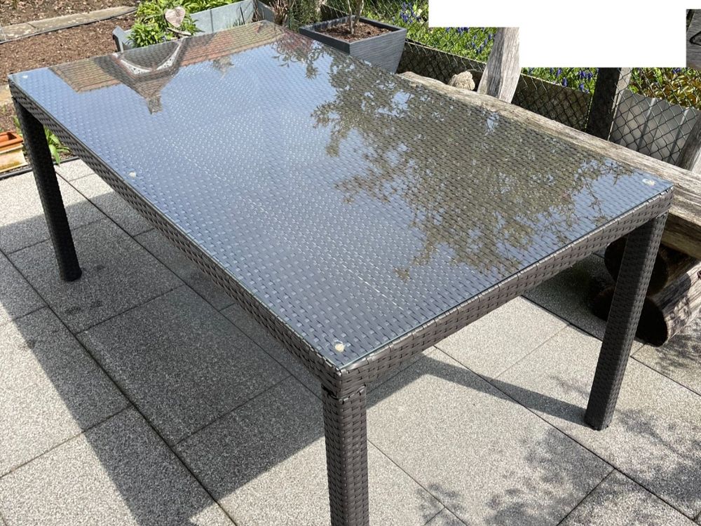 Rattan Gartentisch mit Glasplatte & 4 passenden Stühlen Kaufen auf