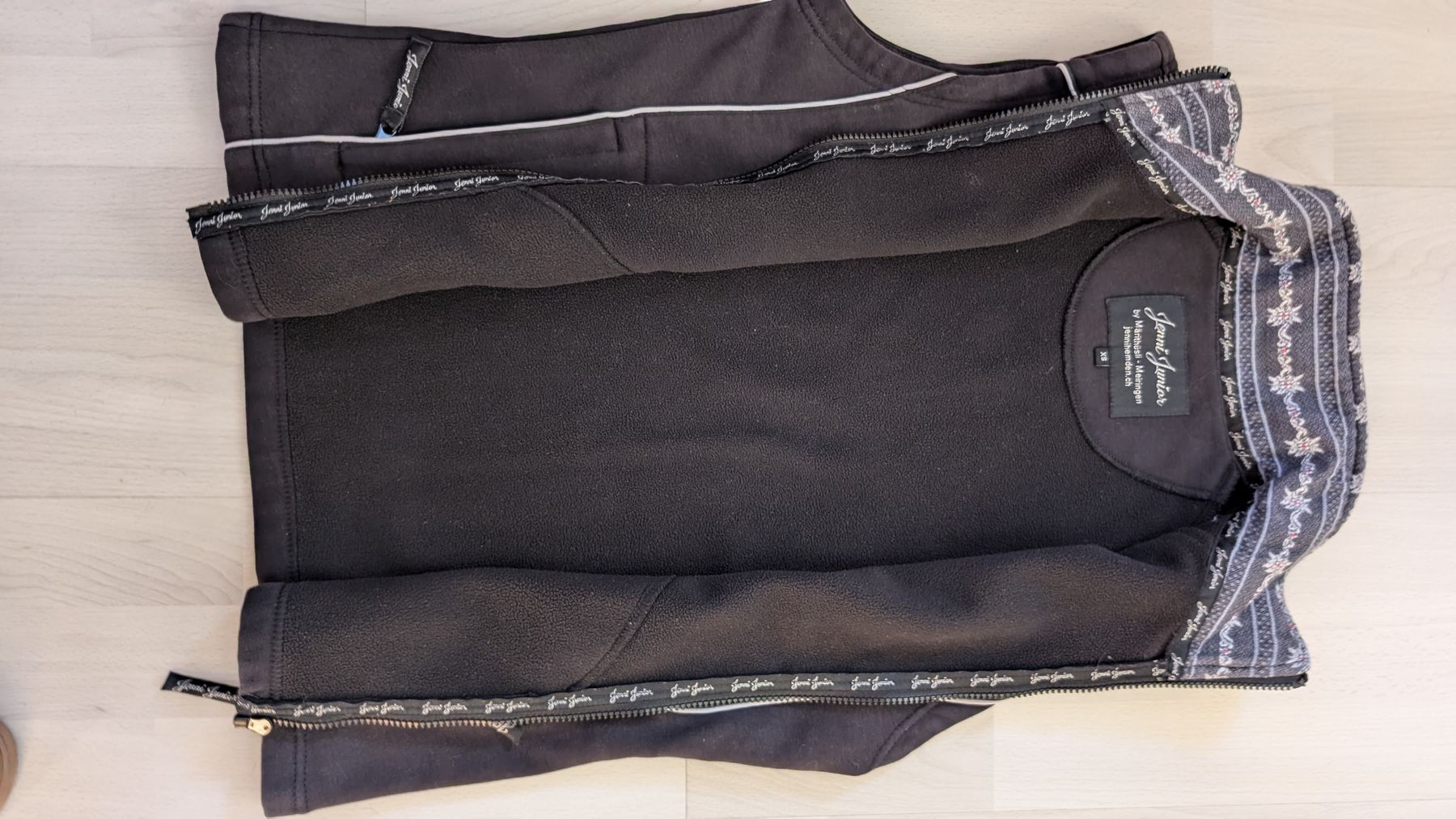 Altro abbigliamento per bambino: Jenni Junior Folklore Kinderweste Gr.XS – Usato da Meiringen venduto da kaufhie 1