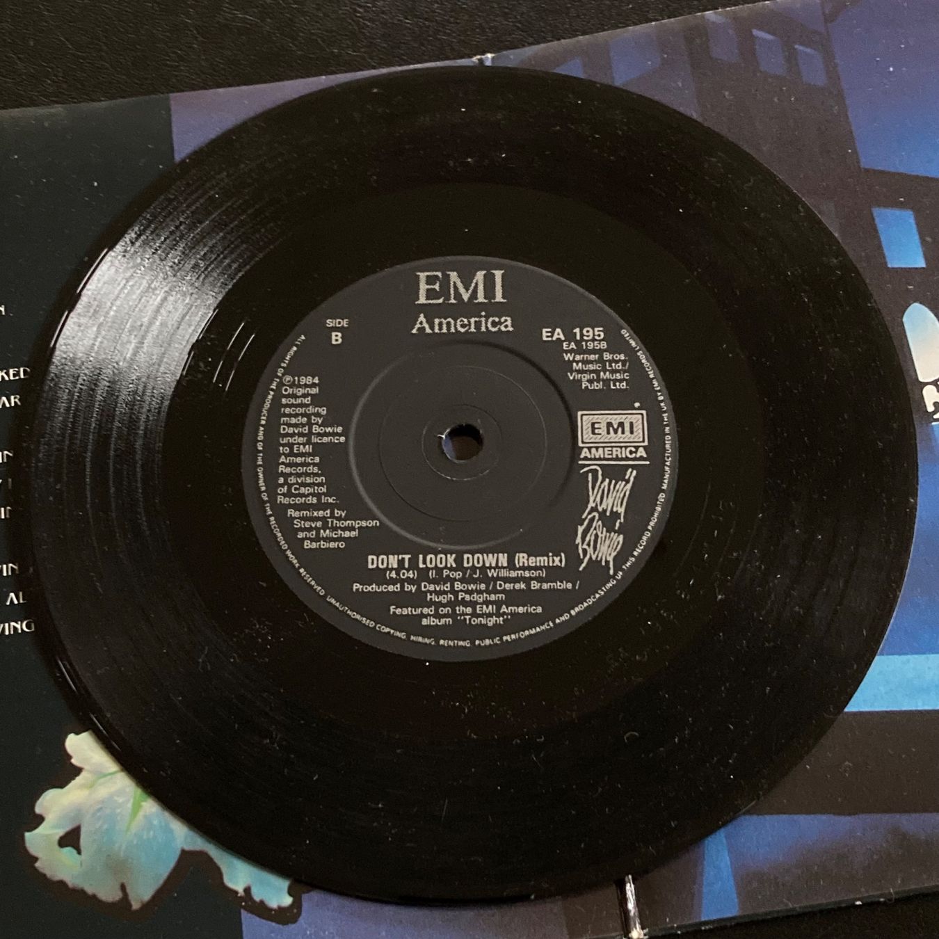 Dischi in vinile: David Bowie - Loving The Alien (Re-Mixed Version), 7" – Usato da Bern venduto da Ntsamina 2
