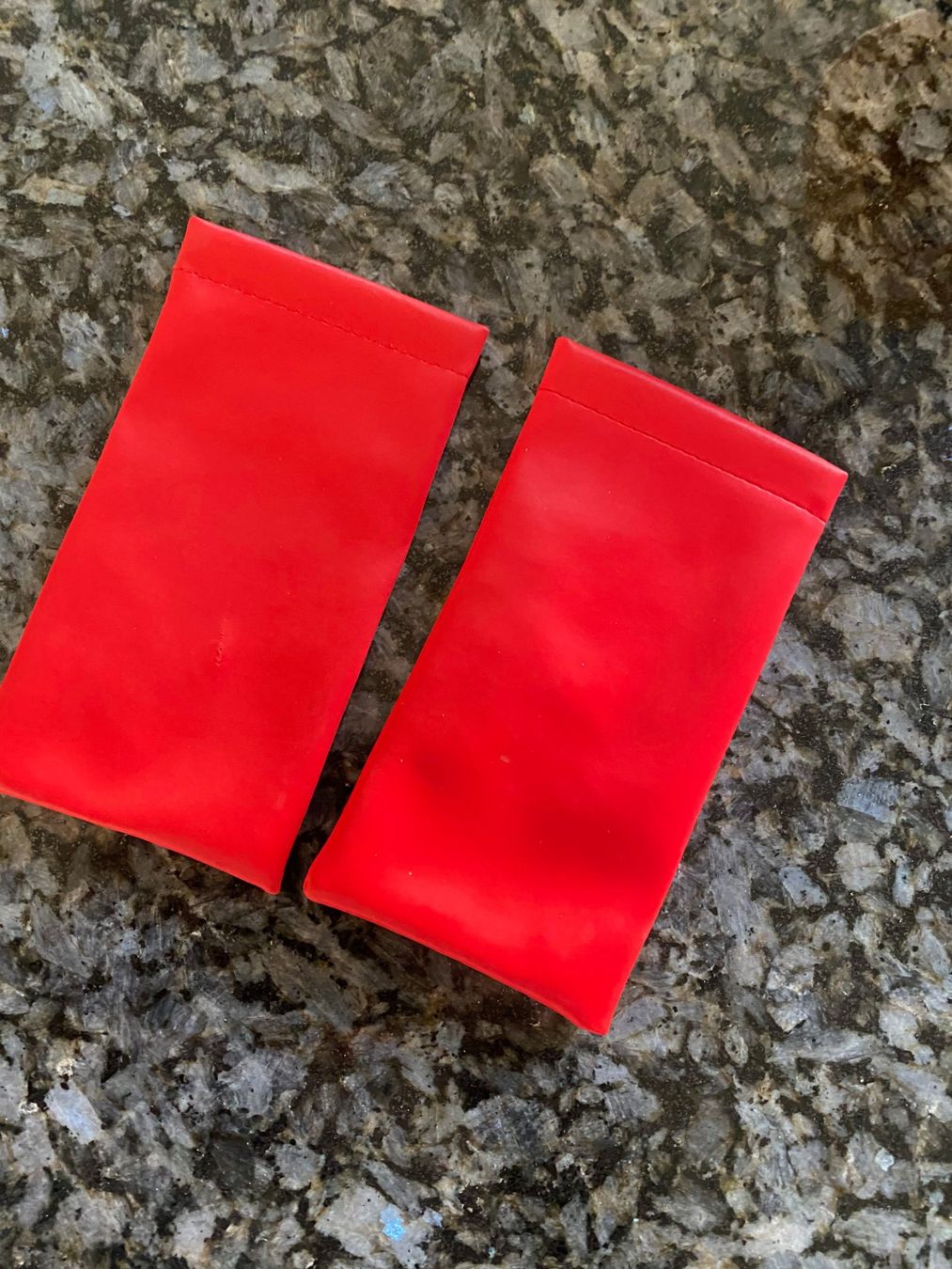 Altro in  Abbigliamento & Accessori: 2x Brillenetui rot – Nuovo (secondo la descrizione) da Allenwinden venduto da Obalu 1