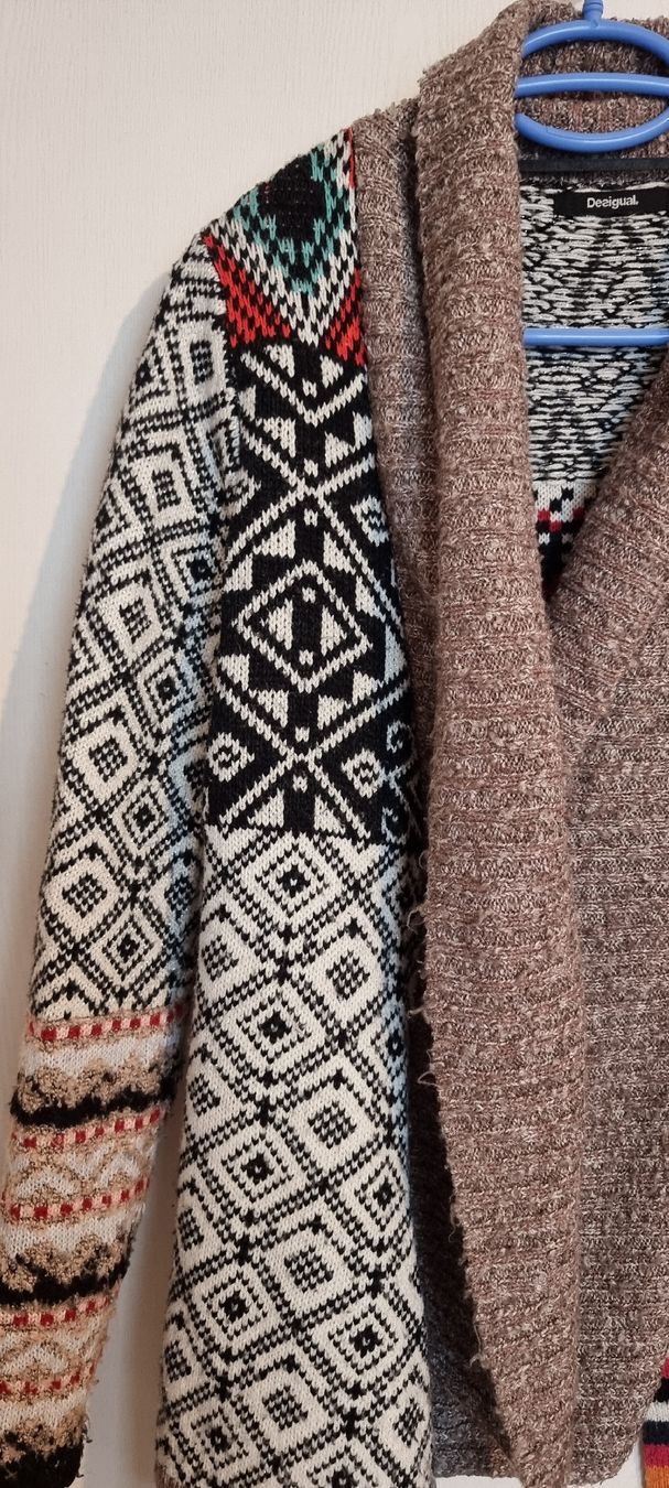 Desigual Pullover & Sweatshirts: Desigual M Pullover – Gebraucht aus Glattpark(Opfikon) von TatianaVladimirova 1
