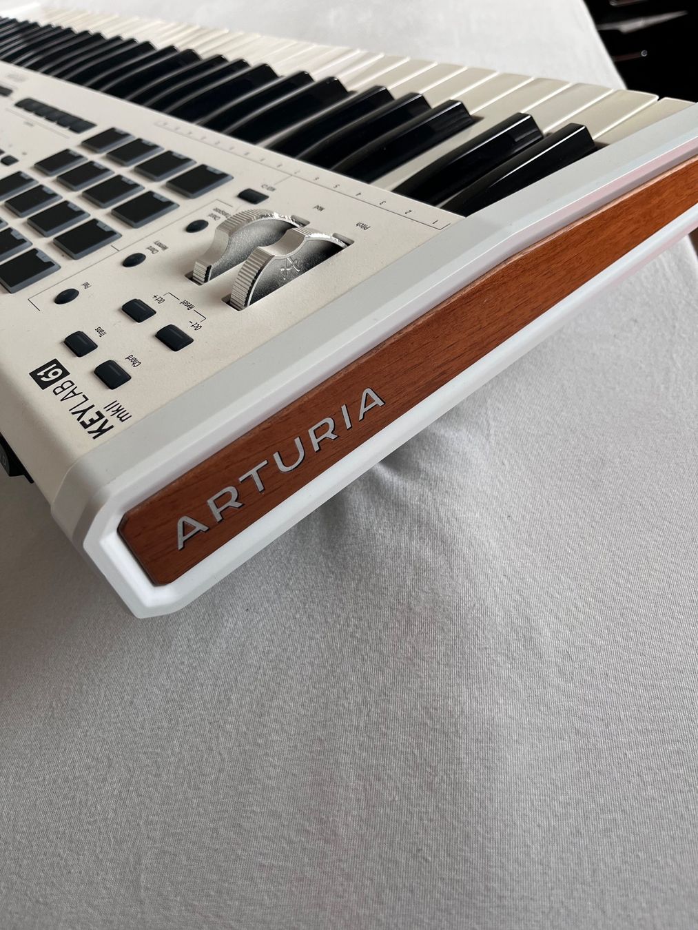 Arturia Strumenti musicali: Arturia KeyLab 61 MkII weiss Midi Controller Keyboard – Usato da Luzern venduto da Nektar6 2