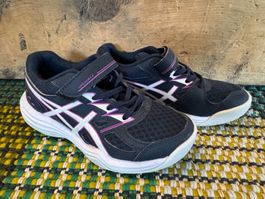 Asics Upcourt 4 Hallenschuhe, Grösse 30
