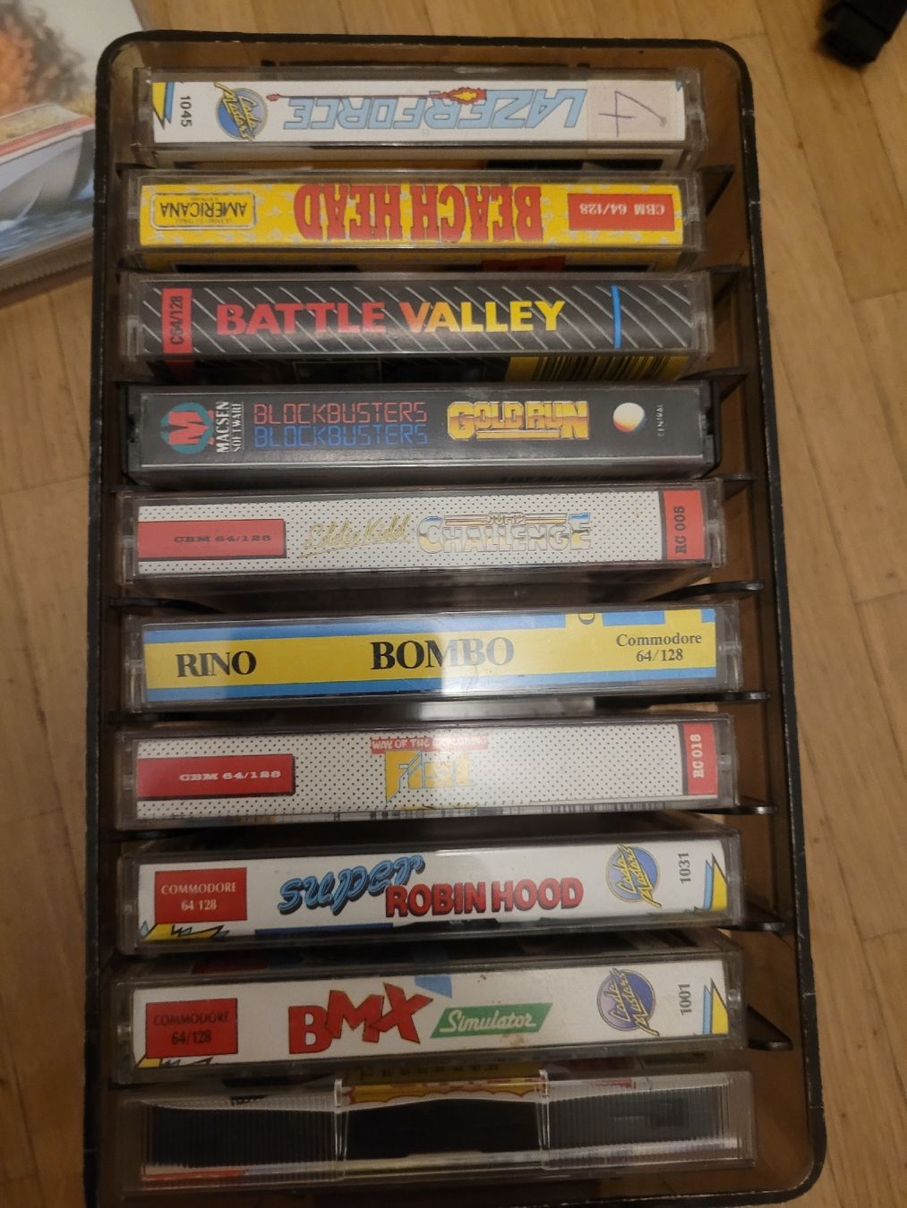 Commodore Console: Commodore 64 Set with 24 Games - Nostalgic Retro Gaming! – Usato da Meyrin venduto da Retro-GZ 5