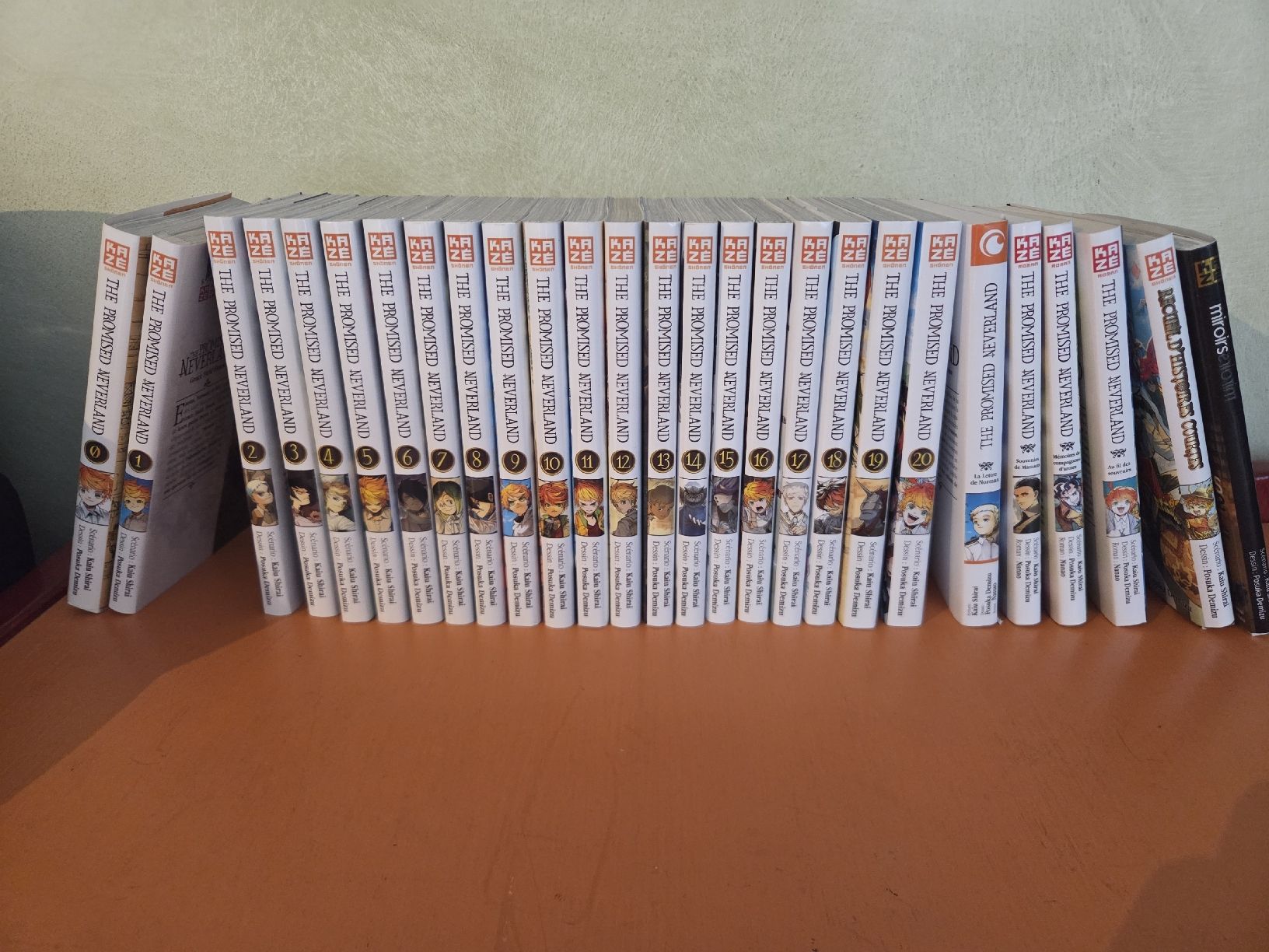 Fumetti: The Promised Neverland complet FR – Usato da Yverdon Les Bains venduto da GuillaumeJea