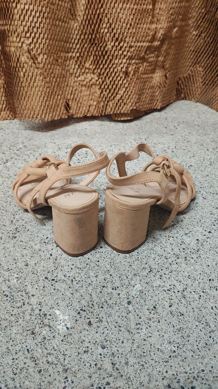 Scarpe da donna: Neutrale Sandalen mit Absatz – Usato da Thalwil venduto da hri_s2bq 2