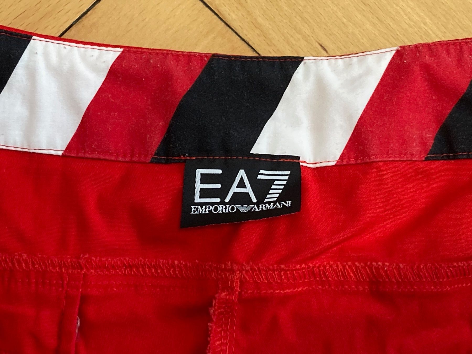 Armani Pantalons: Emporio Armano Short Sz M – D'occasion à Zürich par le_souk 3